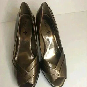 Air Supply Ladies Bronze Gold Peep Toe Slip on Shoe size 8M